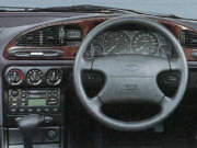 フォード モンデオワゴンのインパネ画像