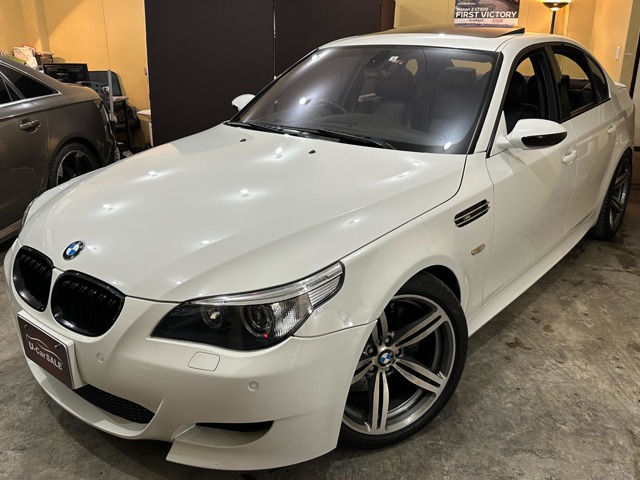 ＢＭＷ M5 5.0 V10エンジン/7速SMG/Aftermarketマフラー/Dampers