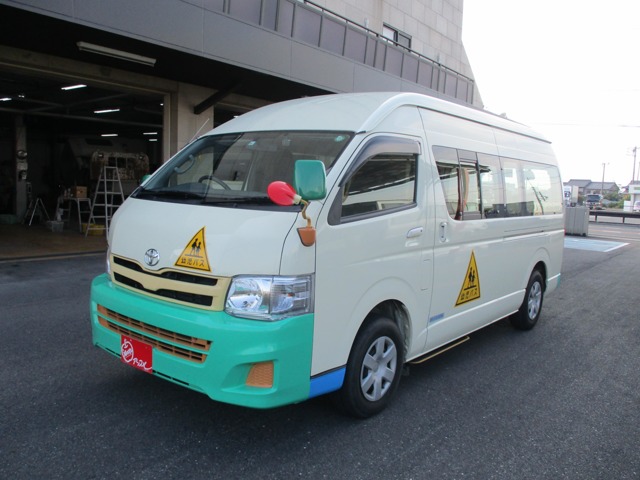 トヨタ ハイエースコミューター 4WD　幼児バス 