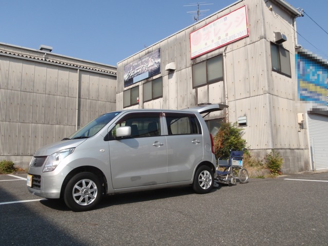 スズキ ワゴンR 660 ウィズ 車いす移動車 リヤシート付 電動固定式 キーレス 外アルミ 愛知県