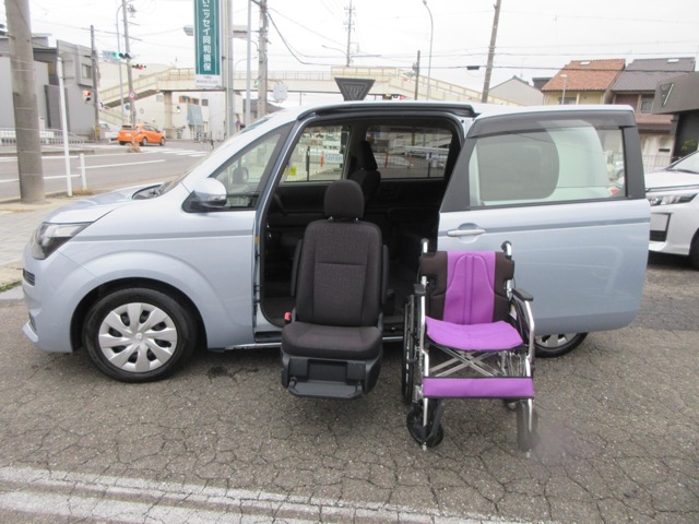 トヨタ スペイド 1.5 F ウェルキャブ 助手席リフトアップシート車 Aタイプ  愛知県