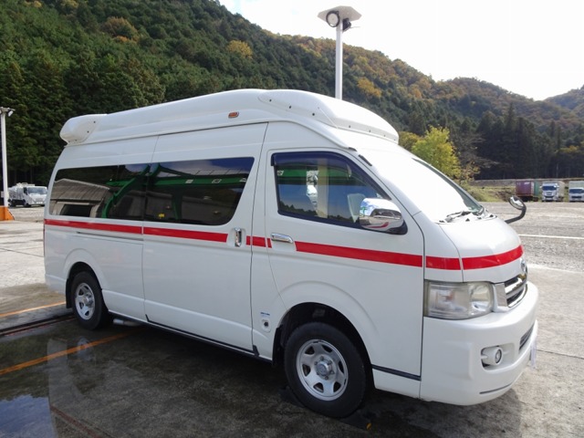 トヨタ ハイエースバン 患者輸送車 ハイメディック 4WD 防振ベッド 7人乗り AT 兵庫県