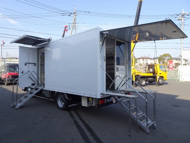 いすゞ エルフ 移動販売車 冷凍機付 スタンバイ付 1.65t積み オオシマ自工製 昇降階段