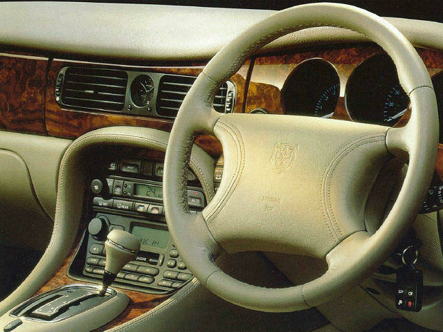 XJ（ジャガー）1994年10月～2003年4月生産モデルのカタログ｜中古車