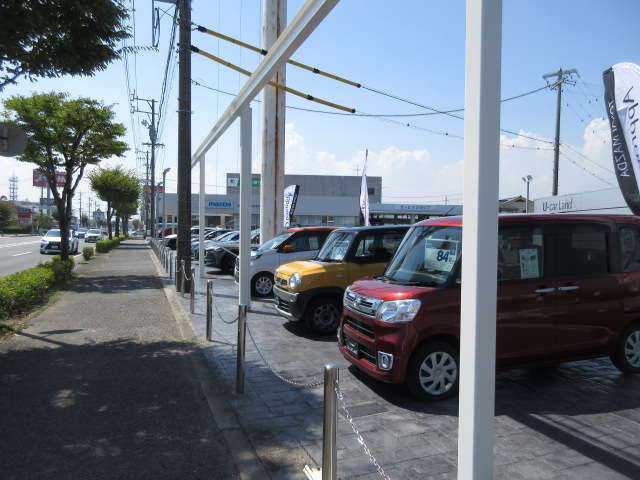 Ｒ２３からのお越しの場合は、「神戸３丁目」の信号を越えてすぐ右手です。
