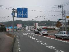 そのまま進むと交差点を左折、可部、広島市内方面へ約４ＫＭ！