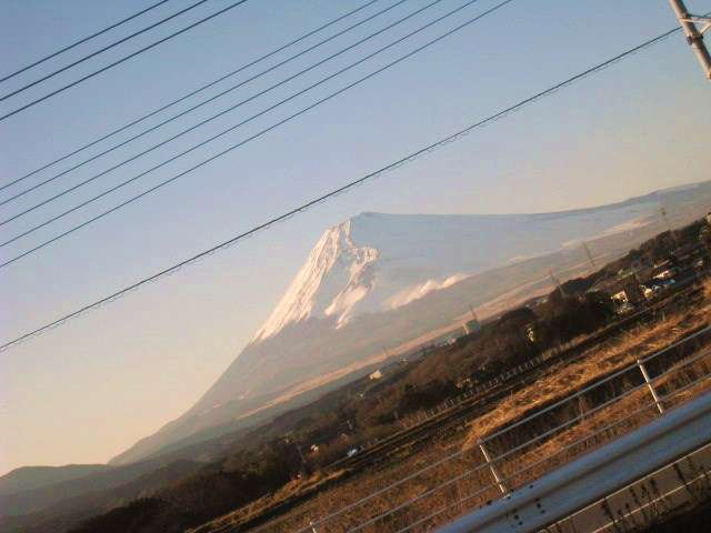 当社の前から見える富士山です♪東京から約1時間で来れます♪