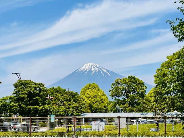 当店では毎日彩りを変える世界遺産の富士山を眺められます。