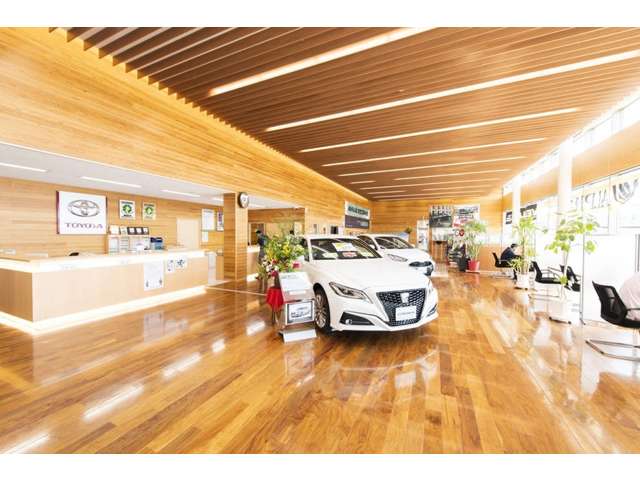 福島県内産の木材を使用し、落ち着いた雰囲気のショールームです