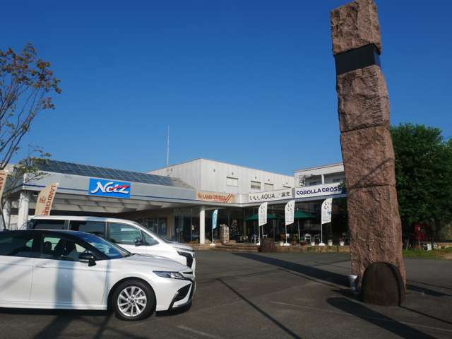 高知市南川添にある、新車・中古車併設販売のお店です。