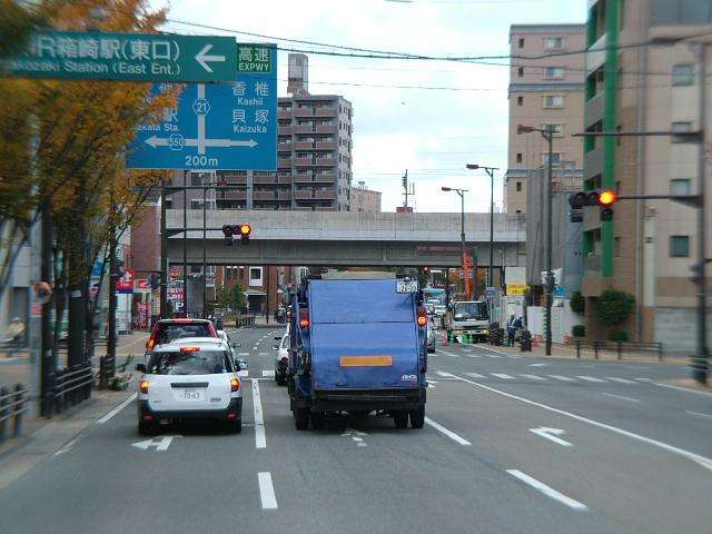 JR箱崎駅から新幹線高架下をくぐって、メガネ屋さんを左折。