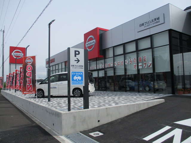 当店は、工場も併設している為、お車の販売だけでなく車検・メンテナンスも承っております。