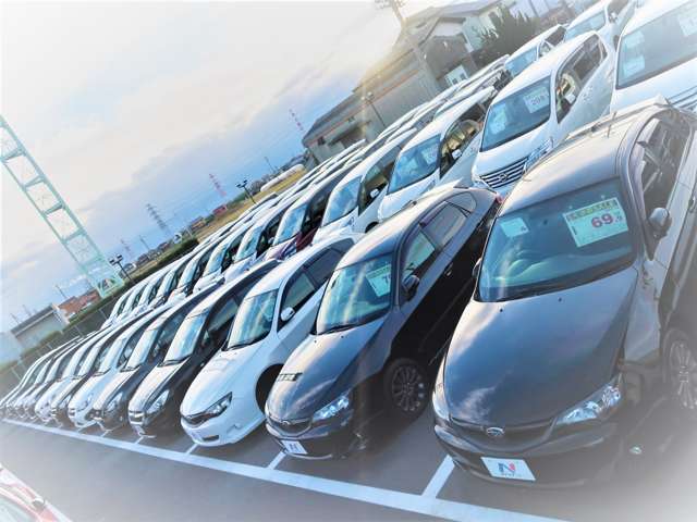 軽自動車・ミニバン・コンパクト・ハイブリッド車を中心に常時１３０台以上展示中！