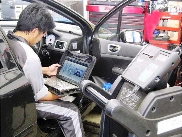 輸入車専用の最新コンピューター診断機完備！あらゆるお車の整備に対応。
