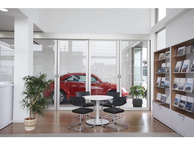 『New Car Delivery Room』お車を眺めながらご納車致します！