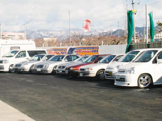 常時20～30台の展示車が用意されています。