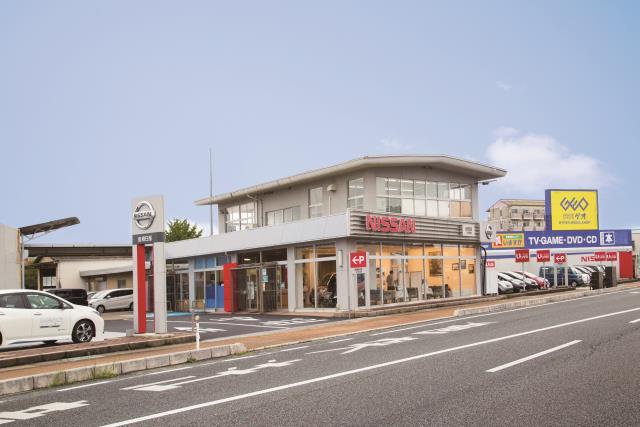 中吉田町国道１９１号沿い、赤い看板が目印です！良質なお車を取り揃えお待ちしています。