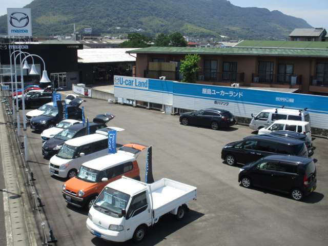 中古車展示場に新車店舗・サービス工場も併設しております。