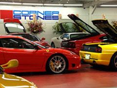 店内にはV8フェラーリが多数展示されています。