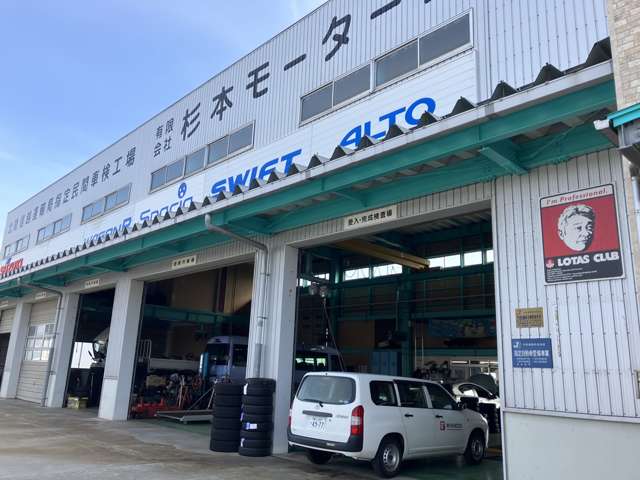 北陸信越運輸局指定民間車検工場完備でございます。軽自動車や乗用車はもちろん、 大型車両にも対応する整備工場です。