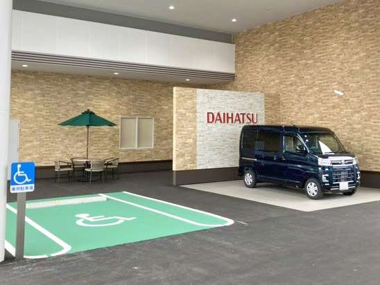 【駐車場】バリアフリーの駐車場も完備しております。