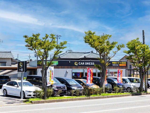 アピタ新潟西店近く、店舗隣にお客様駐車場も完備しています。お探しの車があればお気軽にご相談ください。