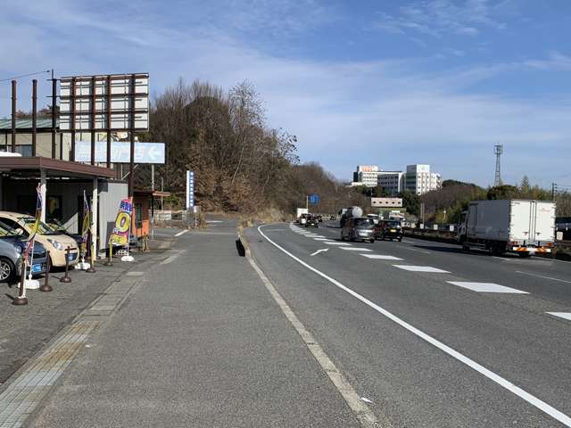 山陽自動車道早島ICから東に約15分。国道2号線上り側に展示場がございます。岡山県安全衛生会館、重井病院から少し西側です。