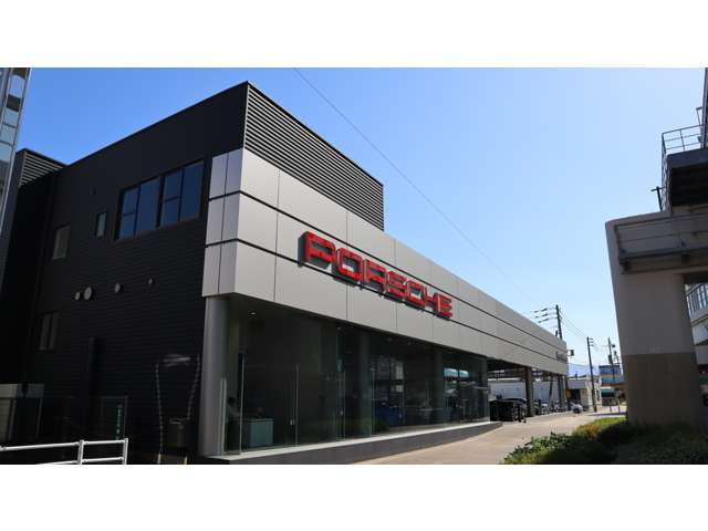 福岡西認定中古車センターは福重・姪浜ICより車で５分です。