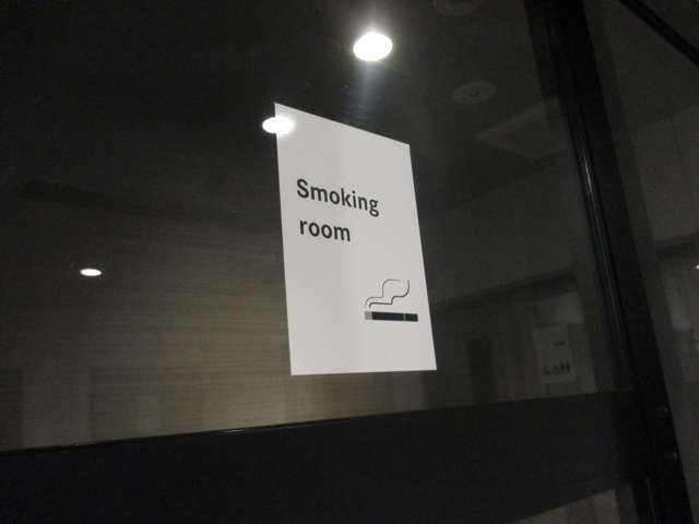 室内に喫煙スペースをご用意いたしました。
