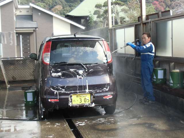 納車前洗車。ピカピカのお車で納車させて頂きます。全車行います