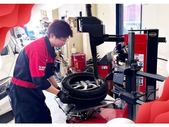 タイヤ交換が早い!!iYASAKA製タイヤチェンジャー完備しており、リフトも4台完備！迅速な作業が可能です♪