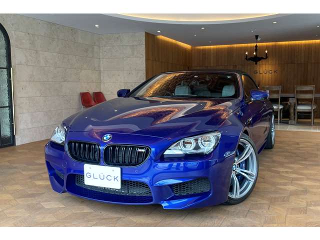 パワフルなV8エンジンを搭載した「BMW M6カブリオレ」鮮やかなブルーが素敵です。