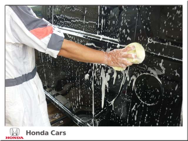撥水洗車や通常洗車もすべて手洗いで行います。大切なお車を大切に仕上げます。