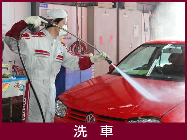 【洗車】高圧スチームで頑固な汚れも落とし切ります！ボディだけでなくホイールや下回り、エンジンルームまでも洗浄します！